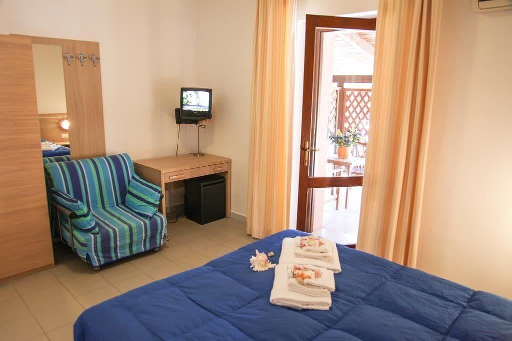 Hotel Mezzaluna Carloforte (Isola di San Pietro) Exterior foto