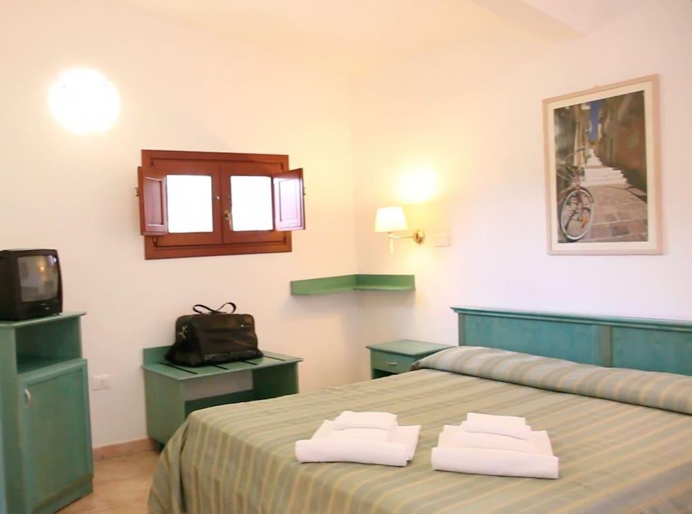 Hotel Mezzaluna Carloforte (Isola di San Pietro) Exterior foto