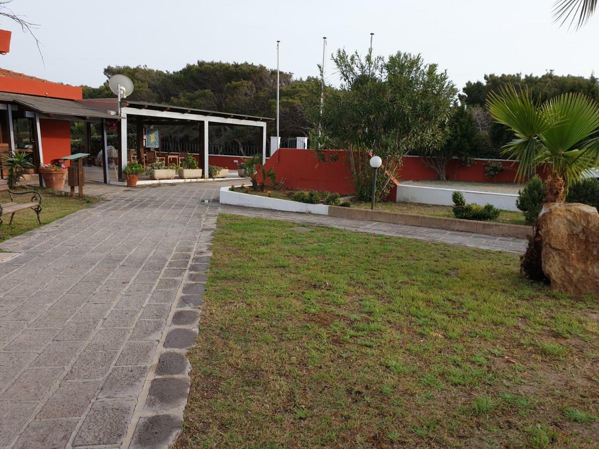 Hotel Mezzaluna Carloforte (Isola di San Pietro) Exterior foto